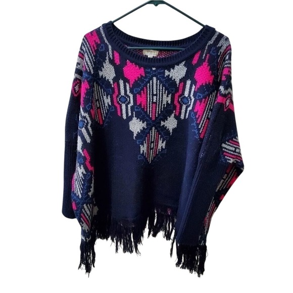 Umgee Sweaters - Umgee Aztec oversized fringed statement sleeve sweater size s/m